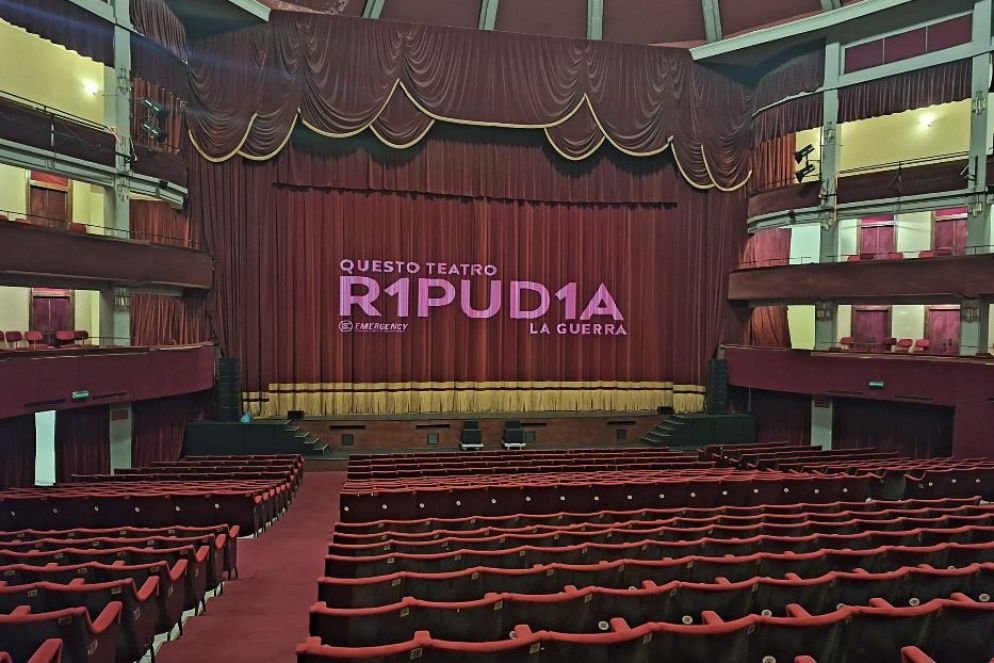 Il teatro Politeama a Napoli - Emergency