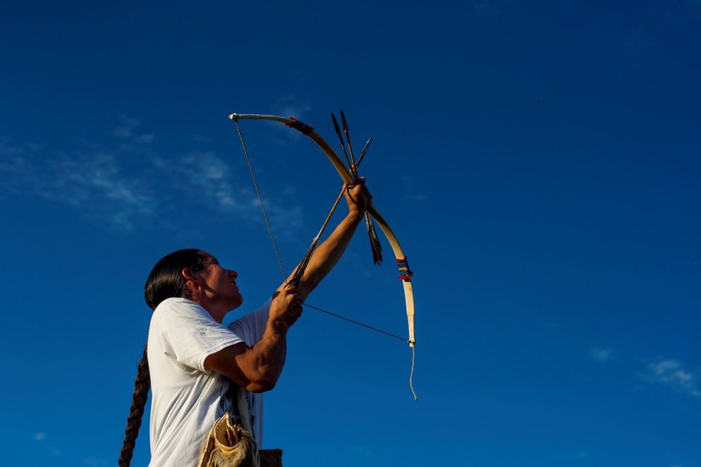 Richard Giago con uno dei suoi archi - Alessio Vissani
