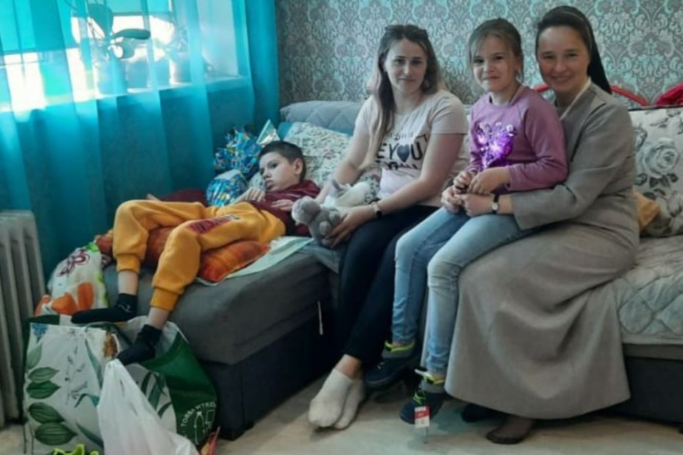 Suor Giustina con i "suoi" bambini