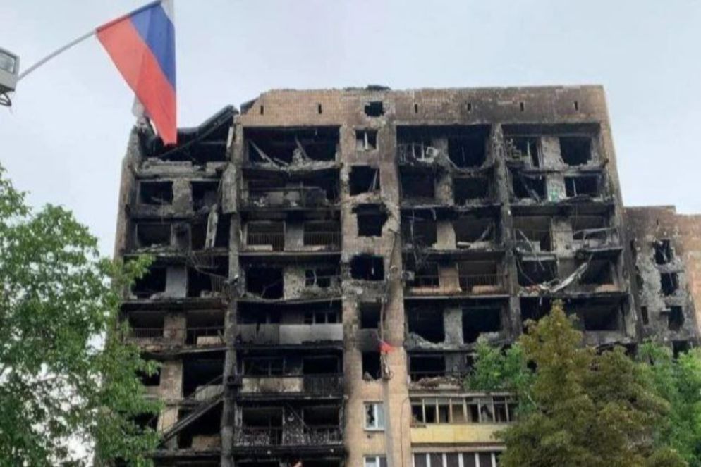 Un condominio bombardato a Mariupol, occupata dai russi - Telegram-MariupolNow
