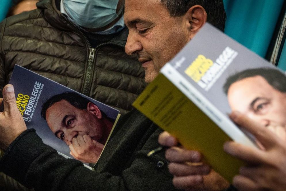 Mimmo Lucano presenta il suo libro "Il fuorilegge" - Ansa
