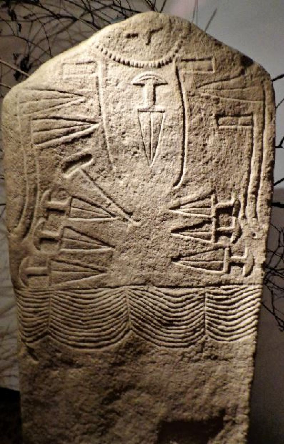 Stele proveniente da Arco, Trento - foto tratta dal volume “Alle radici d’Europa” di Umberto Sansoni, Electa, per gentile concessione dell’autore