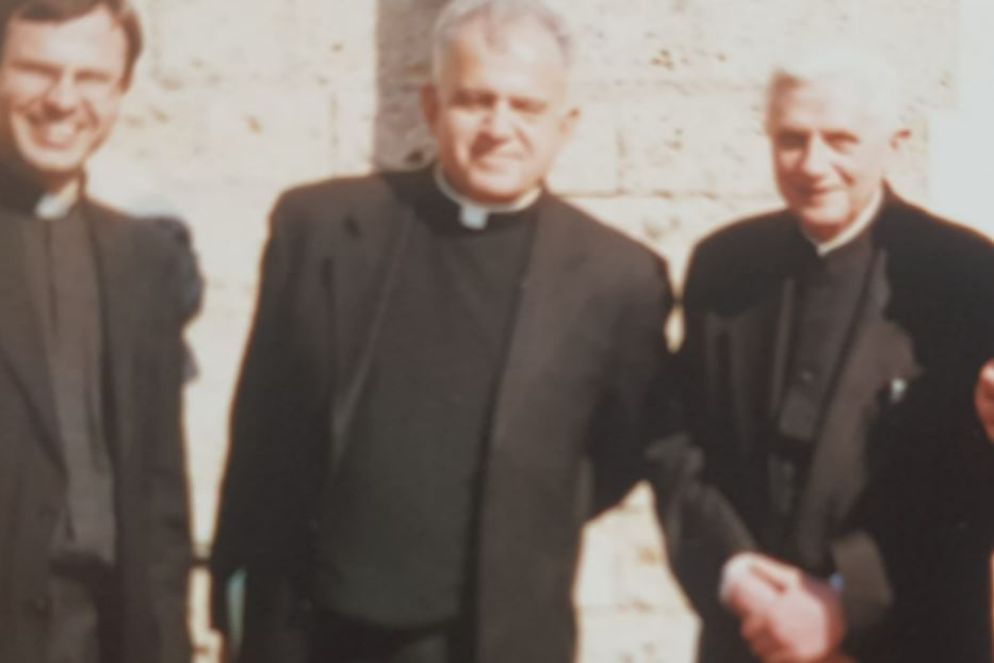 Una gita a Subiaco dell'allora cardinale Ratzinger prefetto della Congregazione per la dottrina della fede con i suoi collaboratori Hermann Geissler e il domenicano Augustin Joseph Di Noia - Per gentile concessione di Hermann Geissler