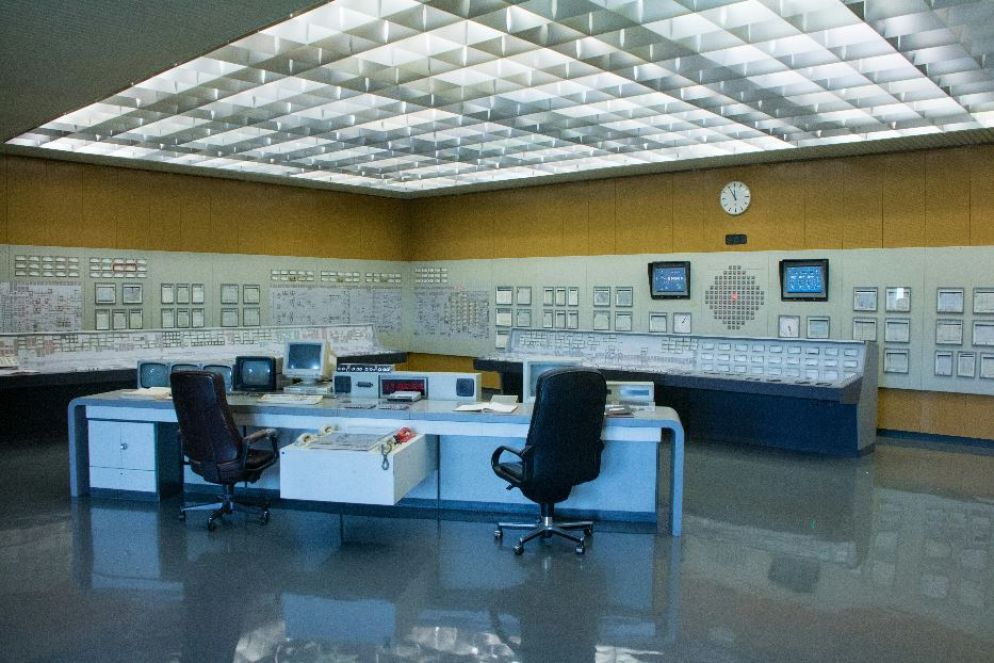 La sala di controllo della centrale nucleare austriaca di Zwentendorf - Miha Meglic/Unsplash