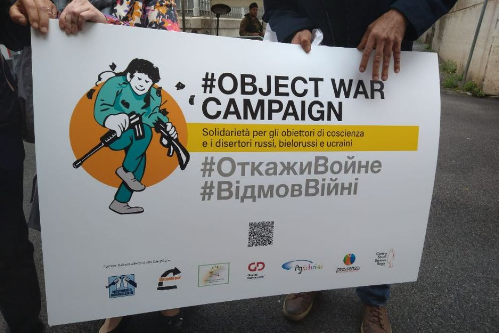 Il manifesto della campagna - Foto Movimento Nonviolento