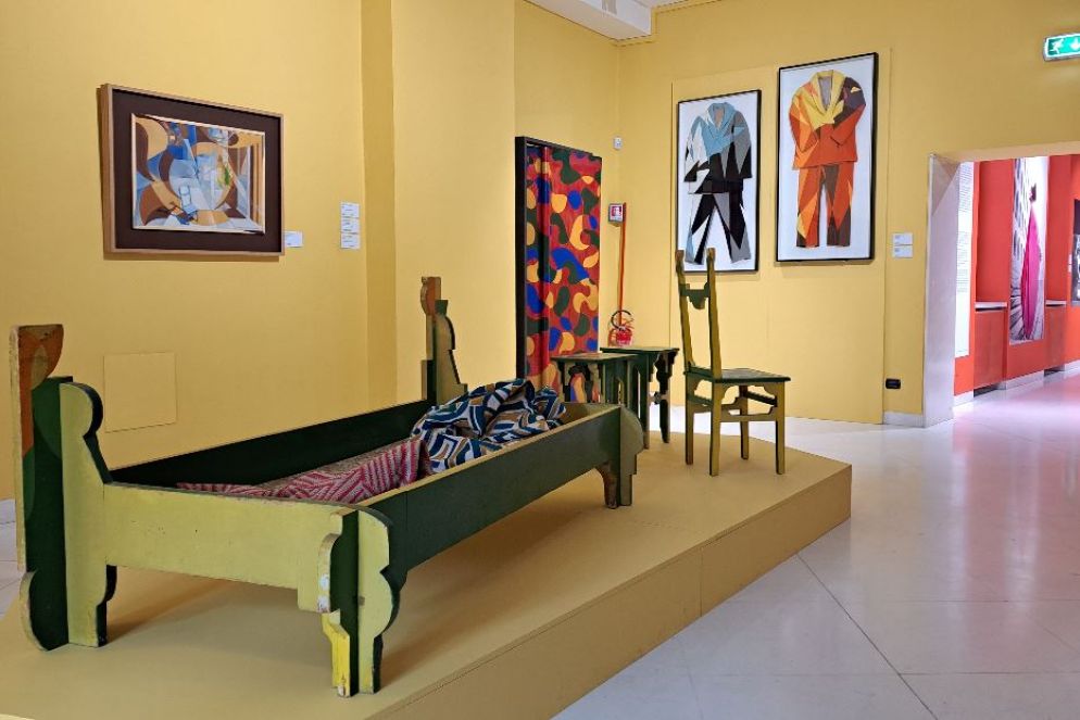 Una sala di FuturLiberty a Milano con opere di Balla - FuturLiberty