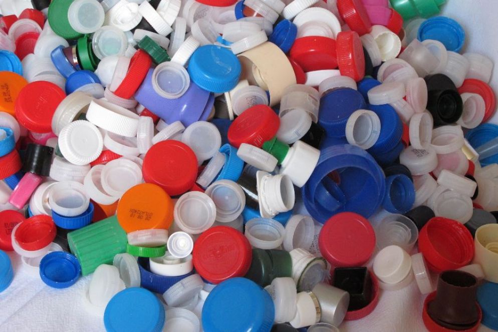 Una raccolta di tappi di plastica - Fotogramma