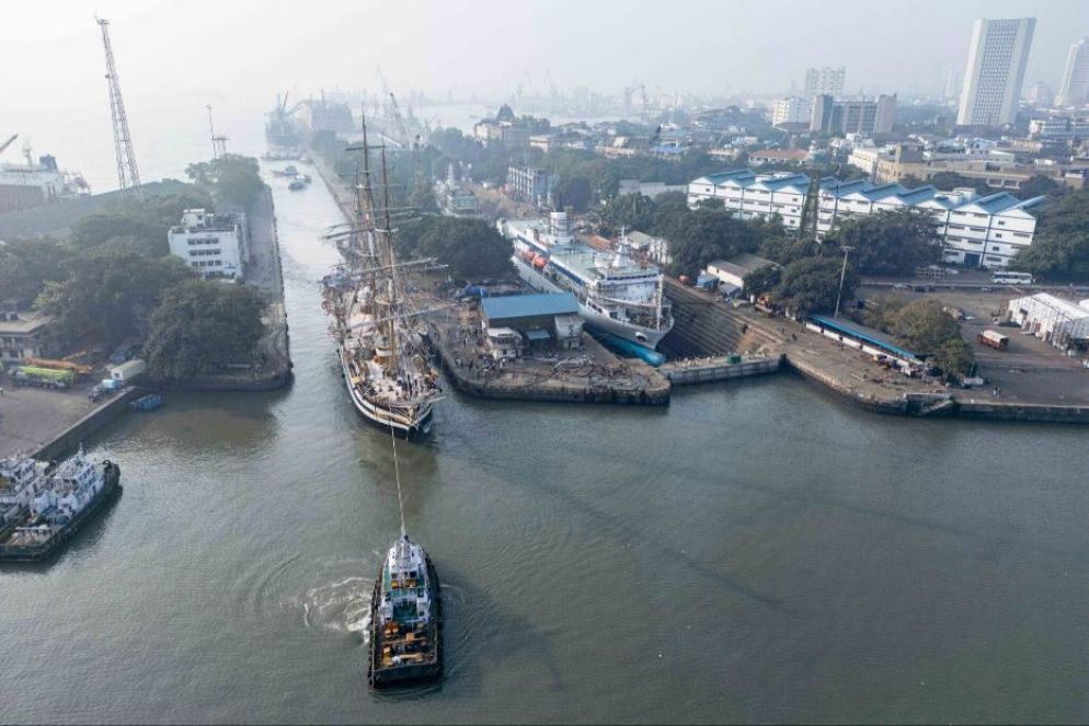 L'arrivo della Vespucci nel porto di Mumbai - Foto Upicom Marina Militare