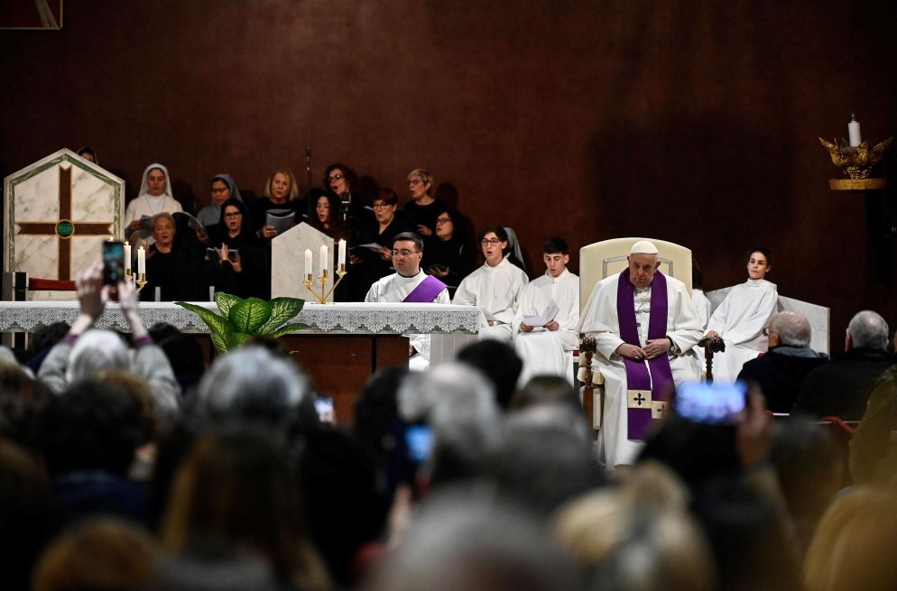 Un momento della celebrazione penitenziale a san Pio V - ANSA