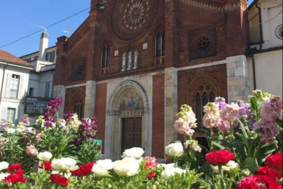 Milano, Basilica di San Marco: un'immagine di "Floralia", manifestazione benefica nata nel 2002, i cui proventi sono destinati a progetti di reinserimento sociale di giovani e adulti in difficoltà - .