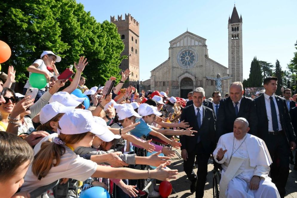 L'incontro del Papa con i bambini a Verona - Fotogramma