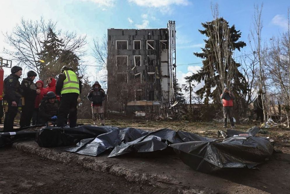 Un bombardamento russo a Izyum nell'ultimo lembo della regione di Kharkiv - Ansa