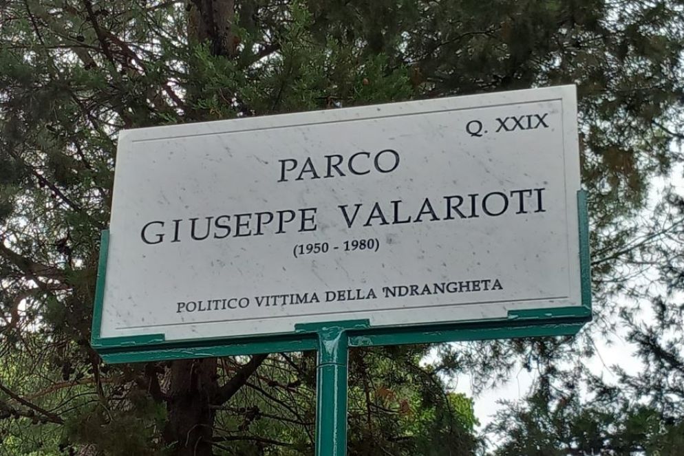 La targa dedicata a Giuseppe Valarioti - Antonino Casadonte