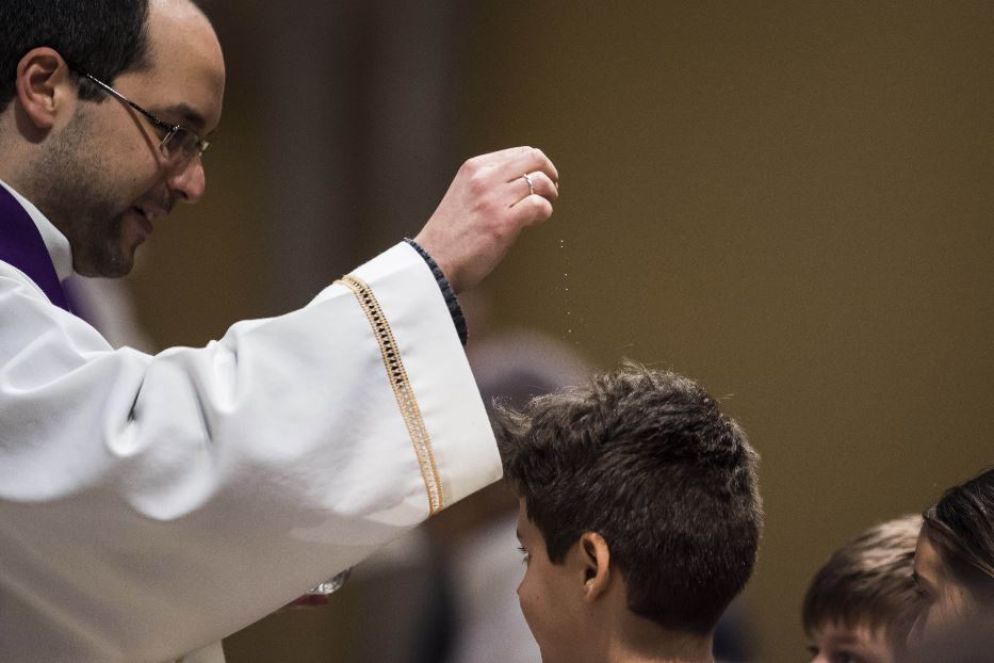 L'imposizione delle ceneri all'inizio della Quaresima - Agenzia Romano Siciliani