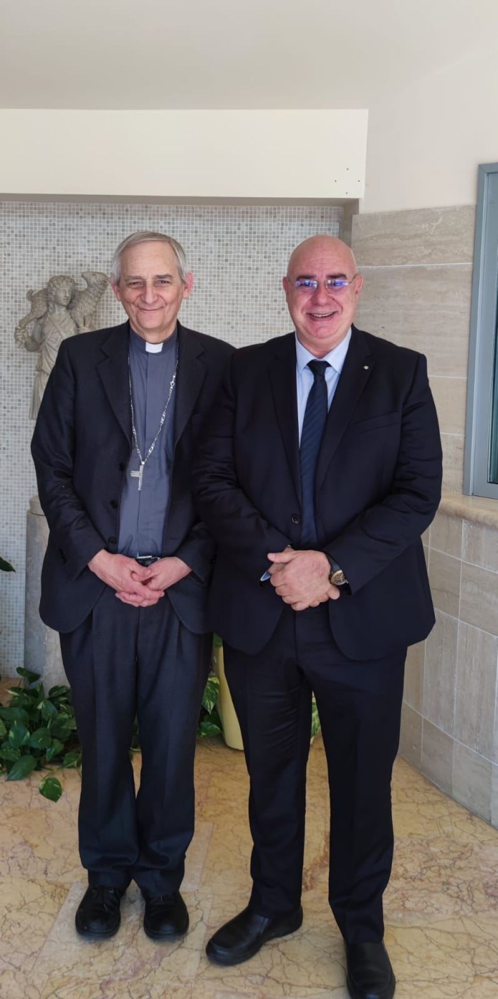 Il presidente della Cei Matteo Zuppi con il presidente nazionale del 118 Mario Balzanelli