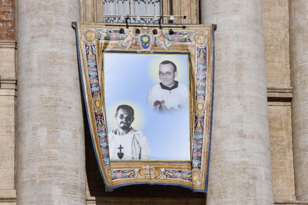 L'arazzo esposto in Piazza San Pietro per la canonizzazione di de Foucauld - Siciliani