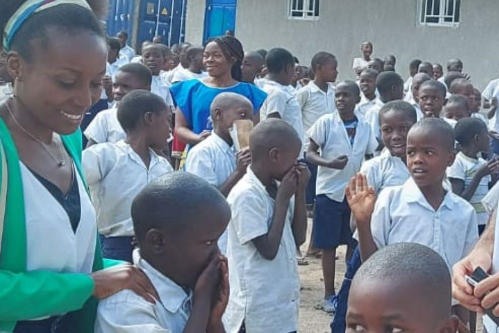 Aline con i suoi bambini nella scuola di Goma - .