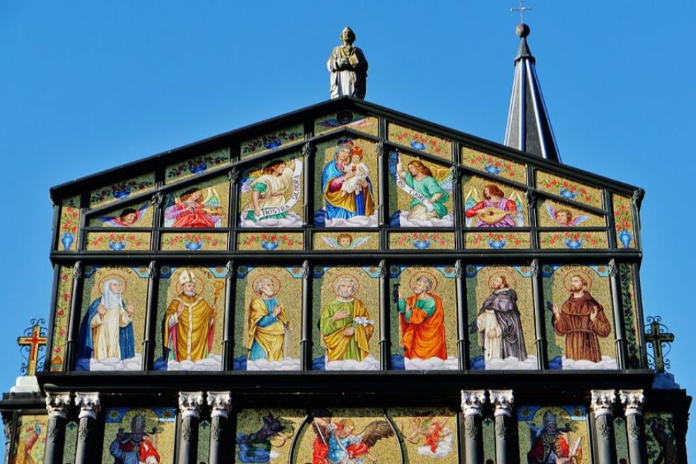 La facciata della Chiesa di San Pietro a Pizzighettone, in provincia di Cremona - Wikimedia Commons