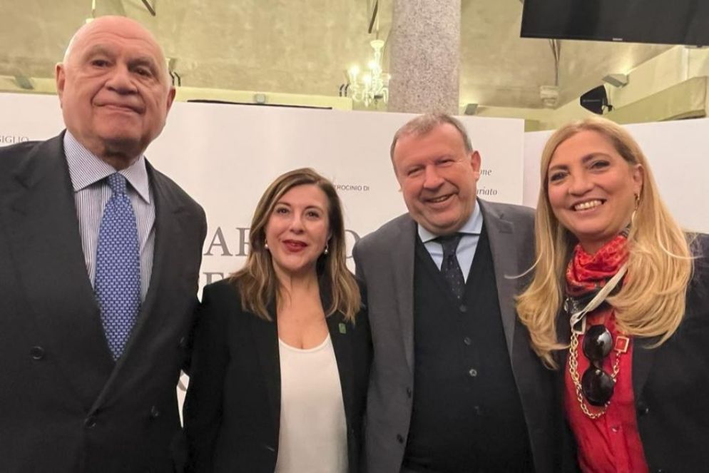 Fulvia Massimelli (seconda da sinistra) con il ministro della Giustizia Nordio al Consiglio del Notariato - -