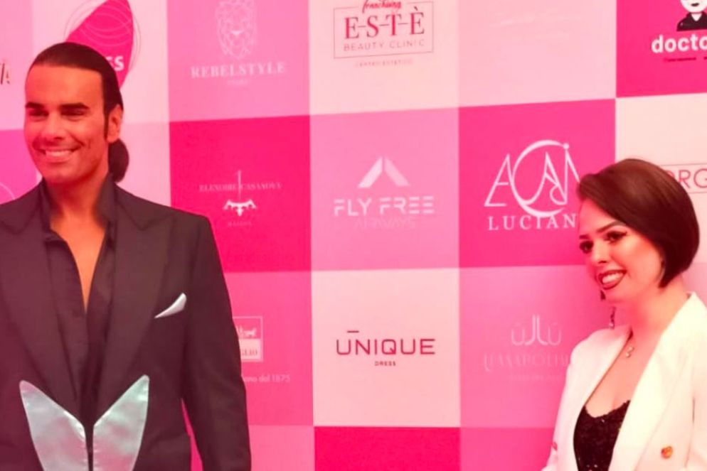 Carmela con una delle sue creazioni