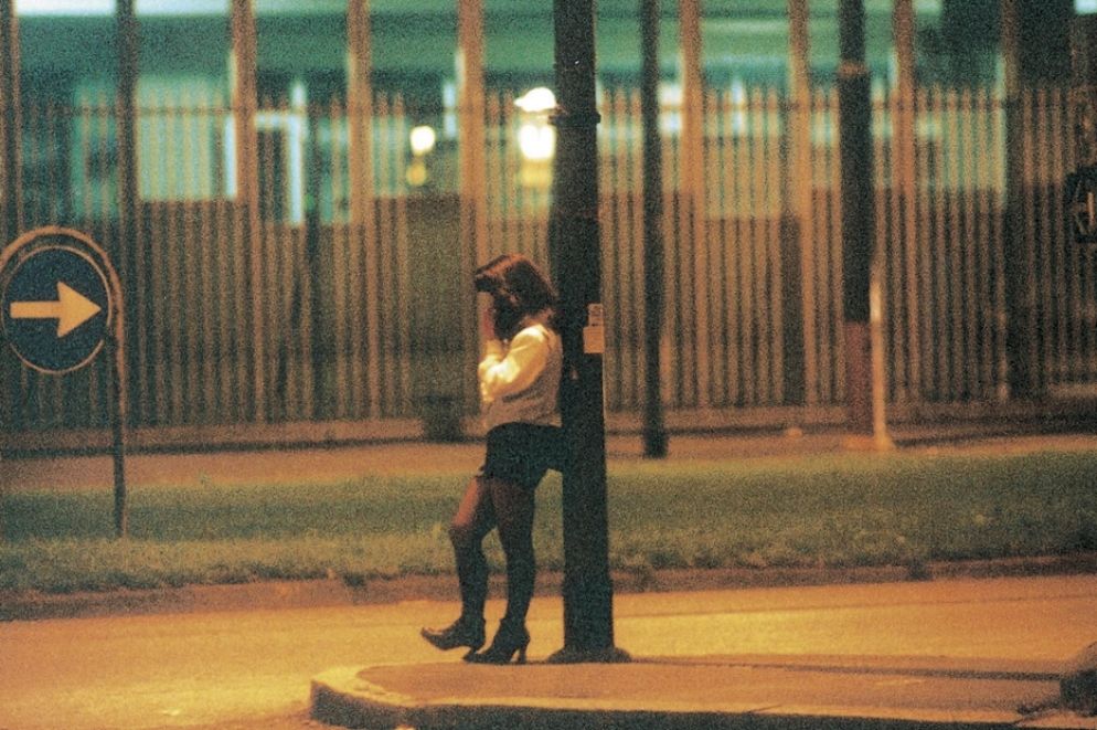 La prostituzione di strada, dapprima quasi azzerata dalla pandemia, è in parte ripartita, nonostante il boom delle attività online e in appartamento - (Fotogramma)
