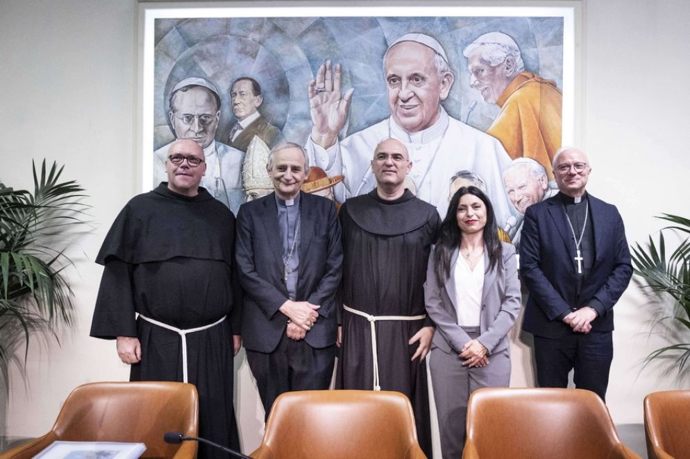 La presentazione dell'evento assisano a Roma: da sinistra, fra’ Moroni, il cardinale Zuppi, fra’ Travascio, Proietti e l’arcivescovo Baturi - Foto Siciliani