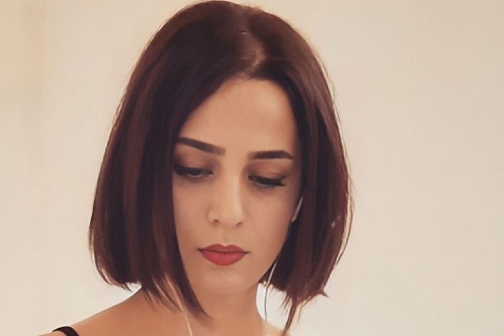 La foto del profilo Facebook di Roya Hesmati, attivista iraniana di 33 anni - Ansa