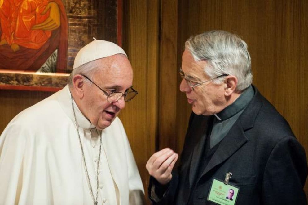 Padre Lombardi discute con papa Francesco - Osservatore/Vatican News