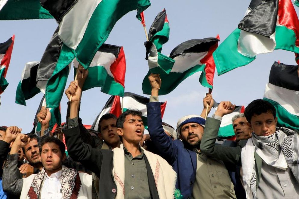 In piazza a Sanaa, Yemen, per festeggiare l'attacco di Hamas - Ansa