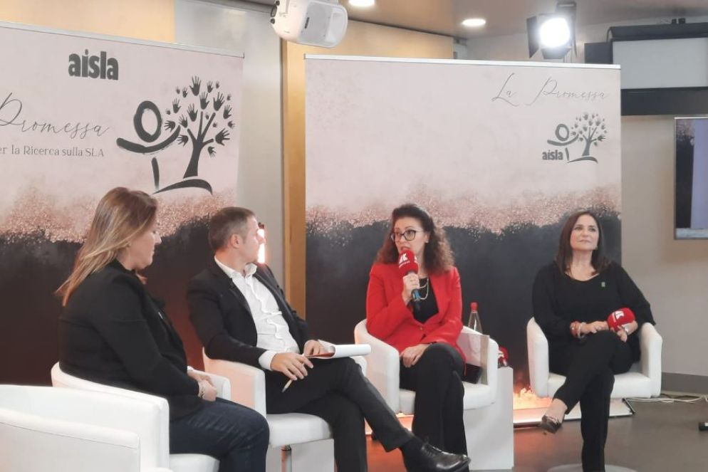 Dialoghi in studio durante la maratona solidale AiSla