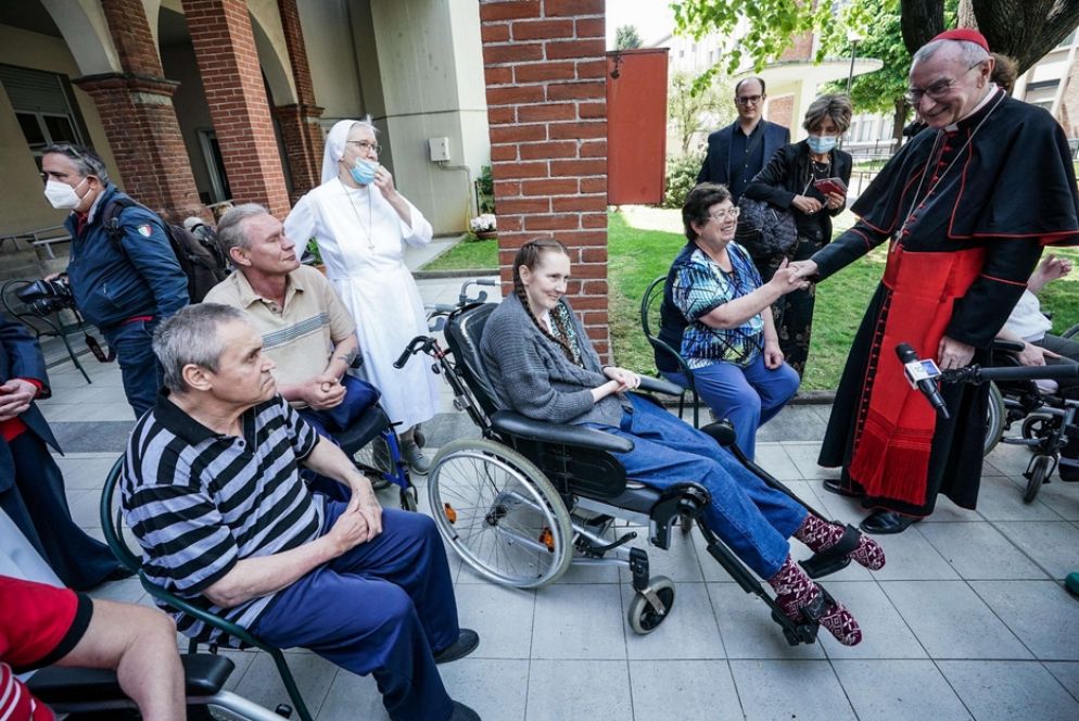 Il cardinale Parolin al Cottolengo di Torino - Ansa / Tino Romano