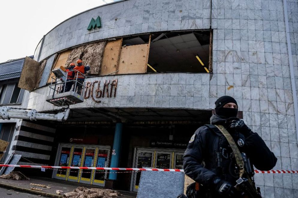 La stazione della metropolitana di Lukyanivska a Kiev colpita dall'esplosione di un missile russo - Reuters