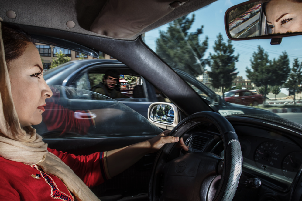 Parisa a Kabul, quando guidava i taxi - Nove onlus