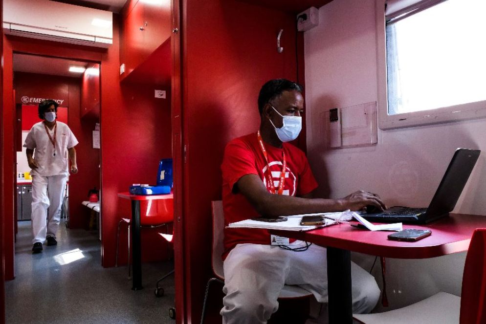 Tra le diverse prestazioni fornite, 19.715 sono state di mediazione culturale - Emergency