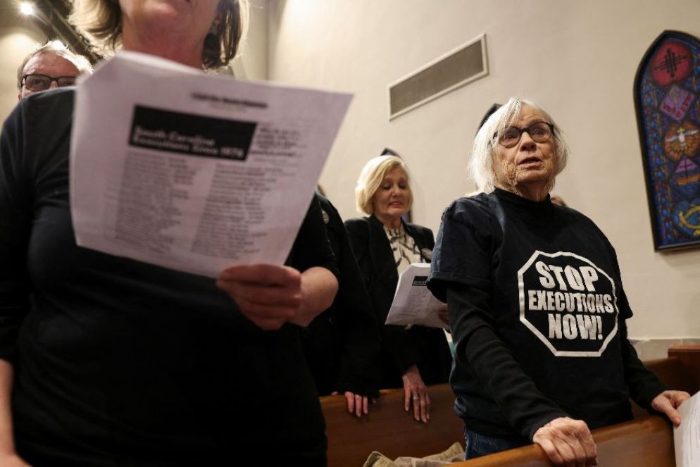 Una veglia di preghiera per Sigmon - REUTERS