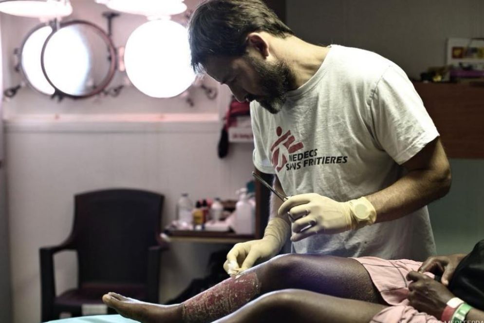 Un medico di Medici senza frontiere impegnato con Sos Méditerranée - Msf