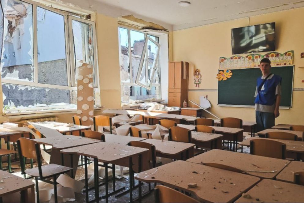 La visita dei volontari di Sant'Egidio nella scuola distrutta da uno dei due missili russi caduti su Leopoli - Sant'Egidio