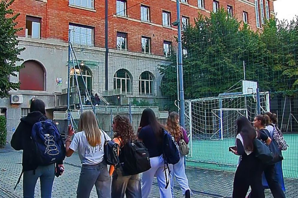 L'ingresso dei Licei Faes, nel quartiere Città Studi a Milano - -