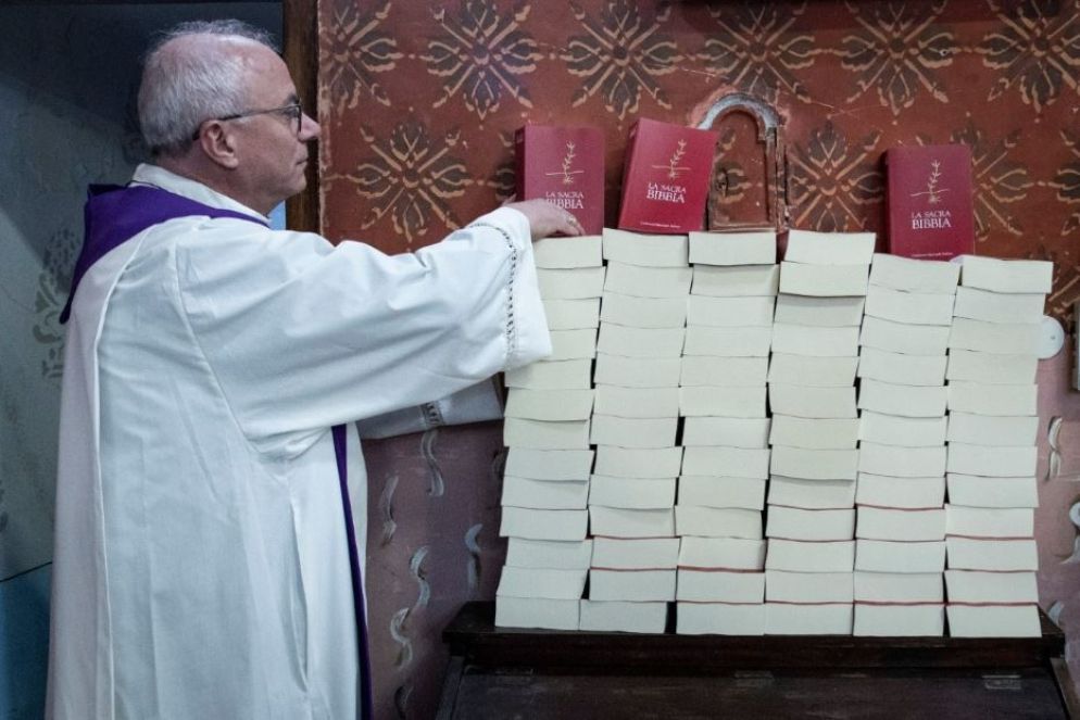 La Cei regala 8mila Bibbie alle carceri italiane - Siciliani-Gennari / Cei