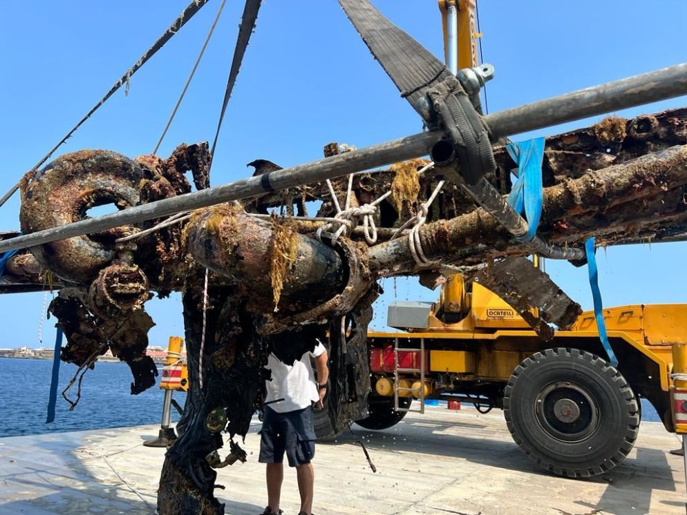 Un momento del recupero del Macchi C.205 - Foto Aeronautica Militare