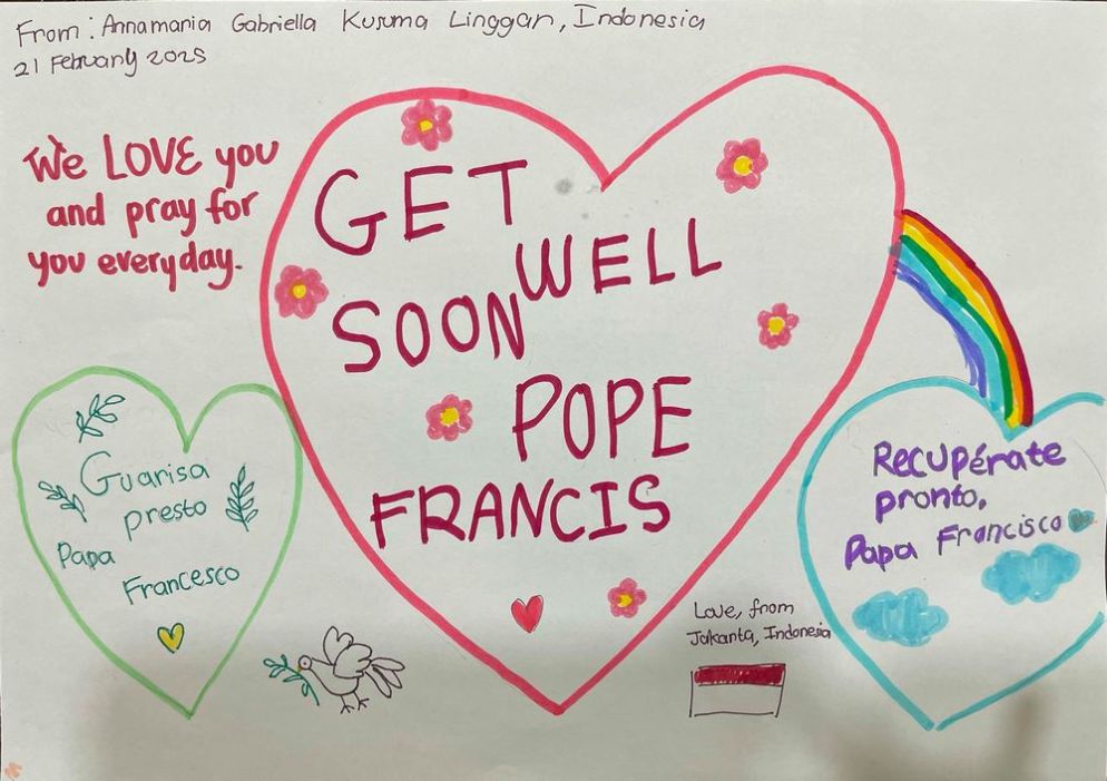 "Guarisci presto, papa Francesco", scrive una bambina dell'Indonesia - Pontificio Comitato per la Giornata mondiale dei bambini