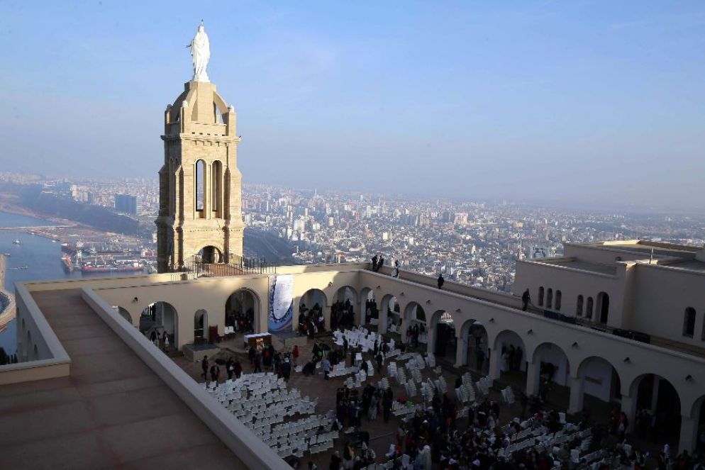 A Orano la beatificazione dei diciannove martiri d’Algeria (fra cui i sette trappisti di Tibhirine e il vescovo Claverie) uccisi nel “decennio nero” del terrorismo islamico che dal 1991 al 2002 ha fatto 150mila vittime - Ansa