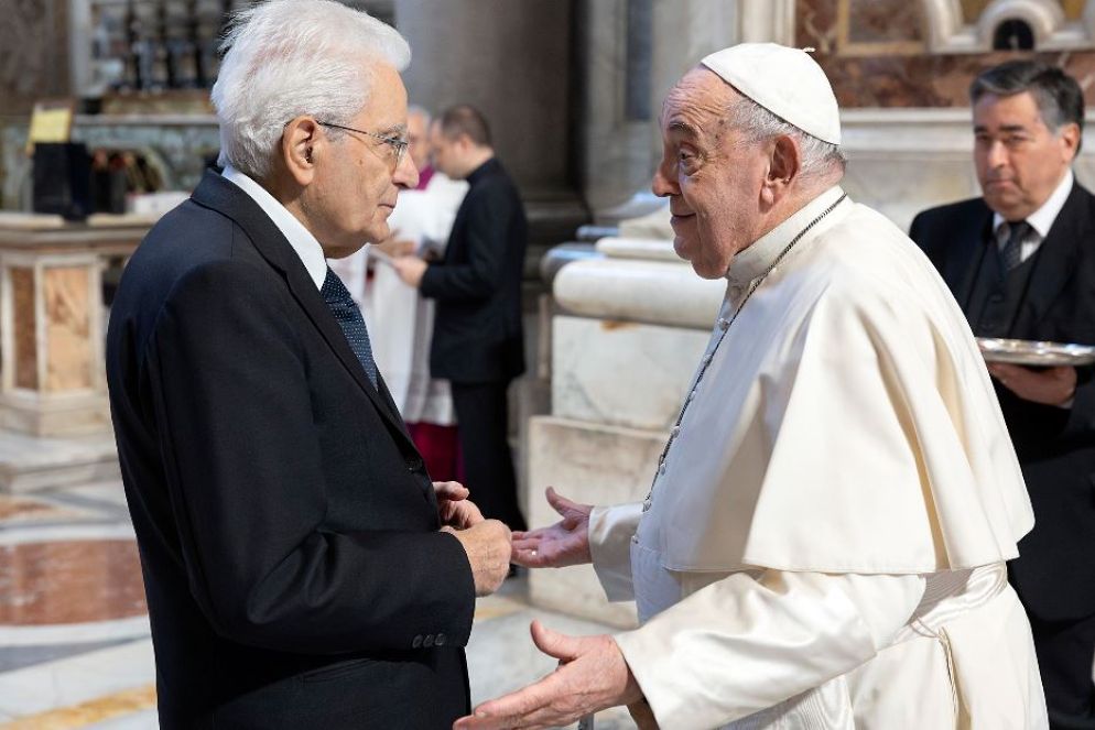 Il Papa con il presidente della Repubblica, Mattarella - Ansa