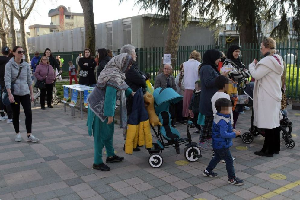 L'uscita da scuola degli alunni della Iqbal Masih - ANSA