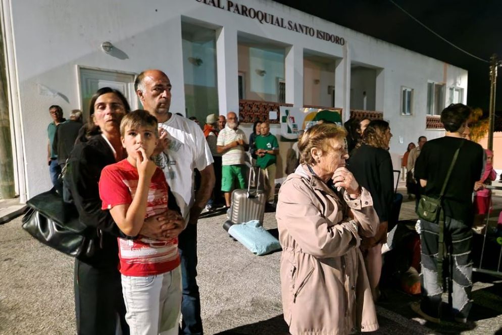 Famiglie in attesa a Sant'Isidoro