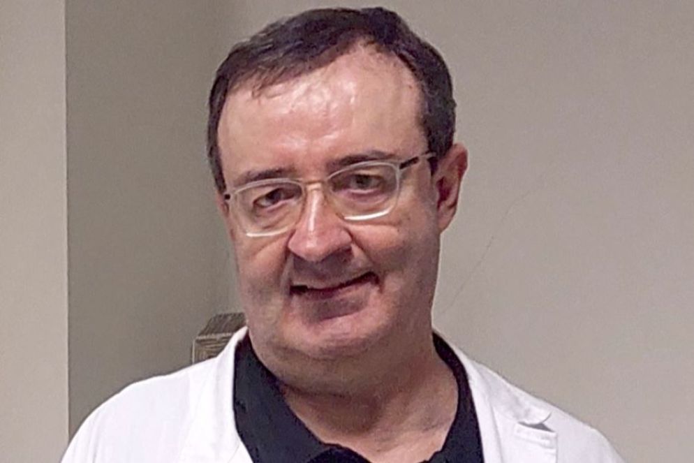 Don Claudio Dall'Orto con il camice di cappellano ospedaliero