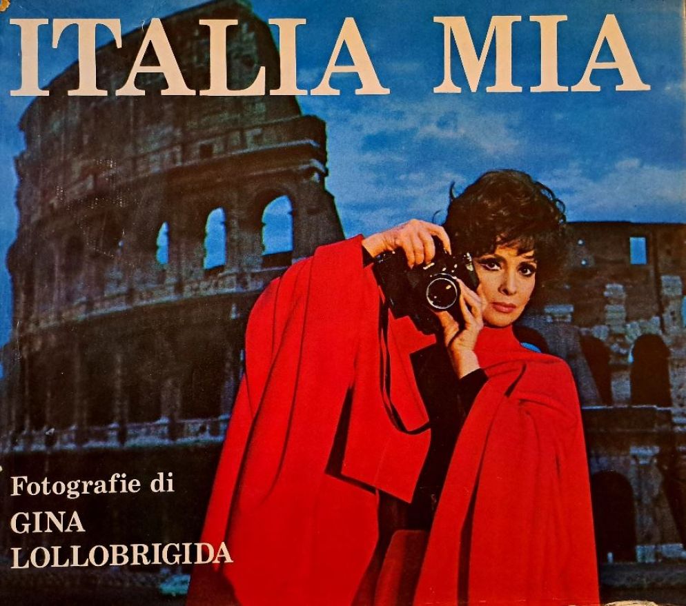 La copertina del libro fotografico "Italia mia" di Gina Lollobrigida (Salani, 1972)