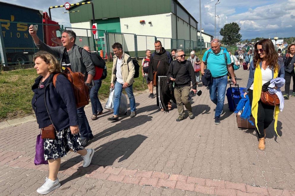 Il gruppo di pacifisti alla frontiera dell'Ucraina - Giacomo Gambassi