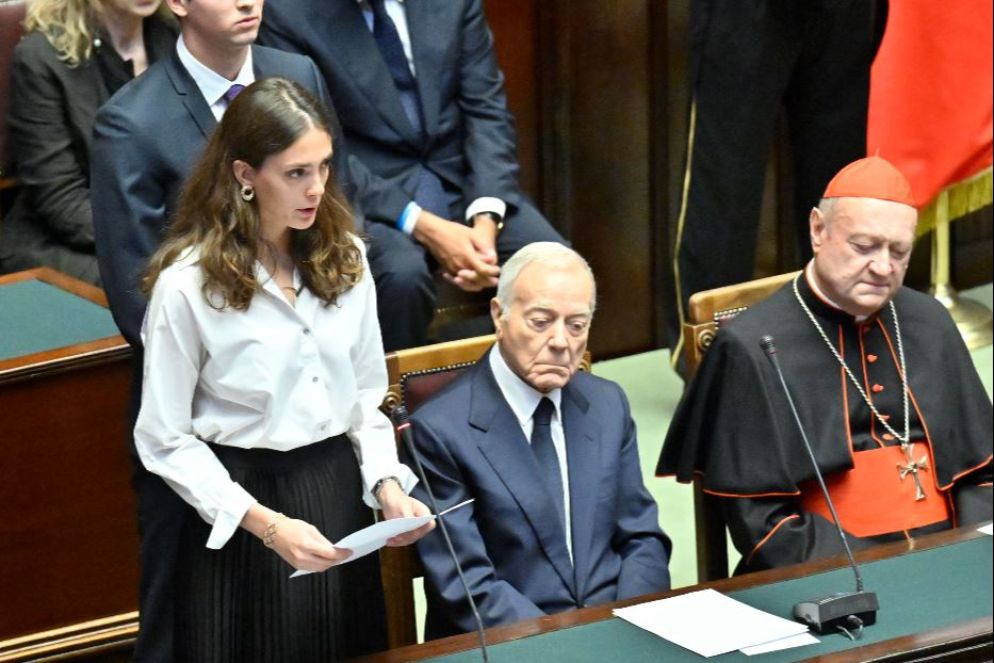 La nipote Sofia Napolitano con Gianni letta e il cardinale Gianfranco Ravasi - ANSA