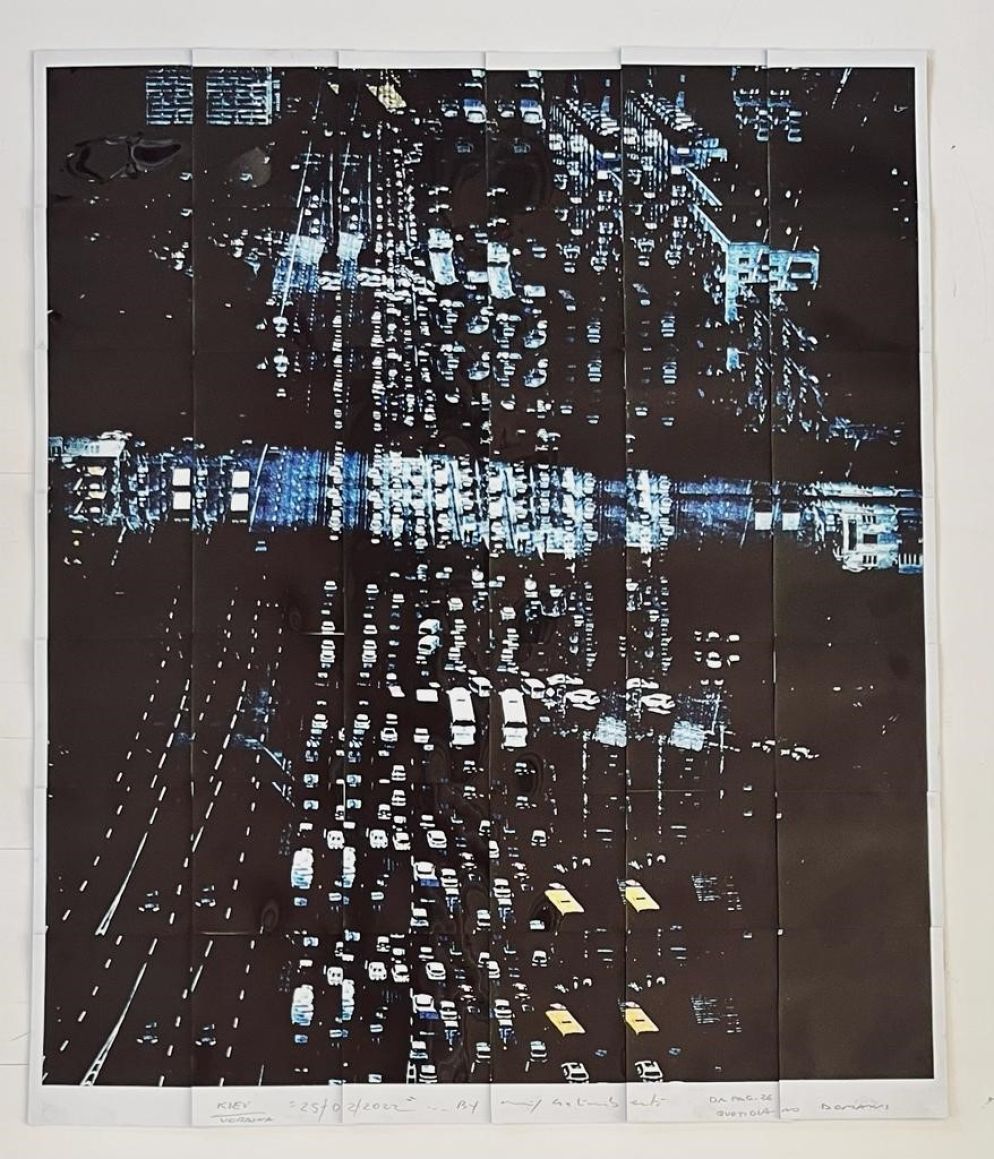 Al Museo Diocesano di Milano la mostra "Maurizio Galimberti. Uno sguardo sulla nostra storia": Fuga dalla città, Kiev, 25 febbraio 2022 - Maurizio Galimberti